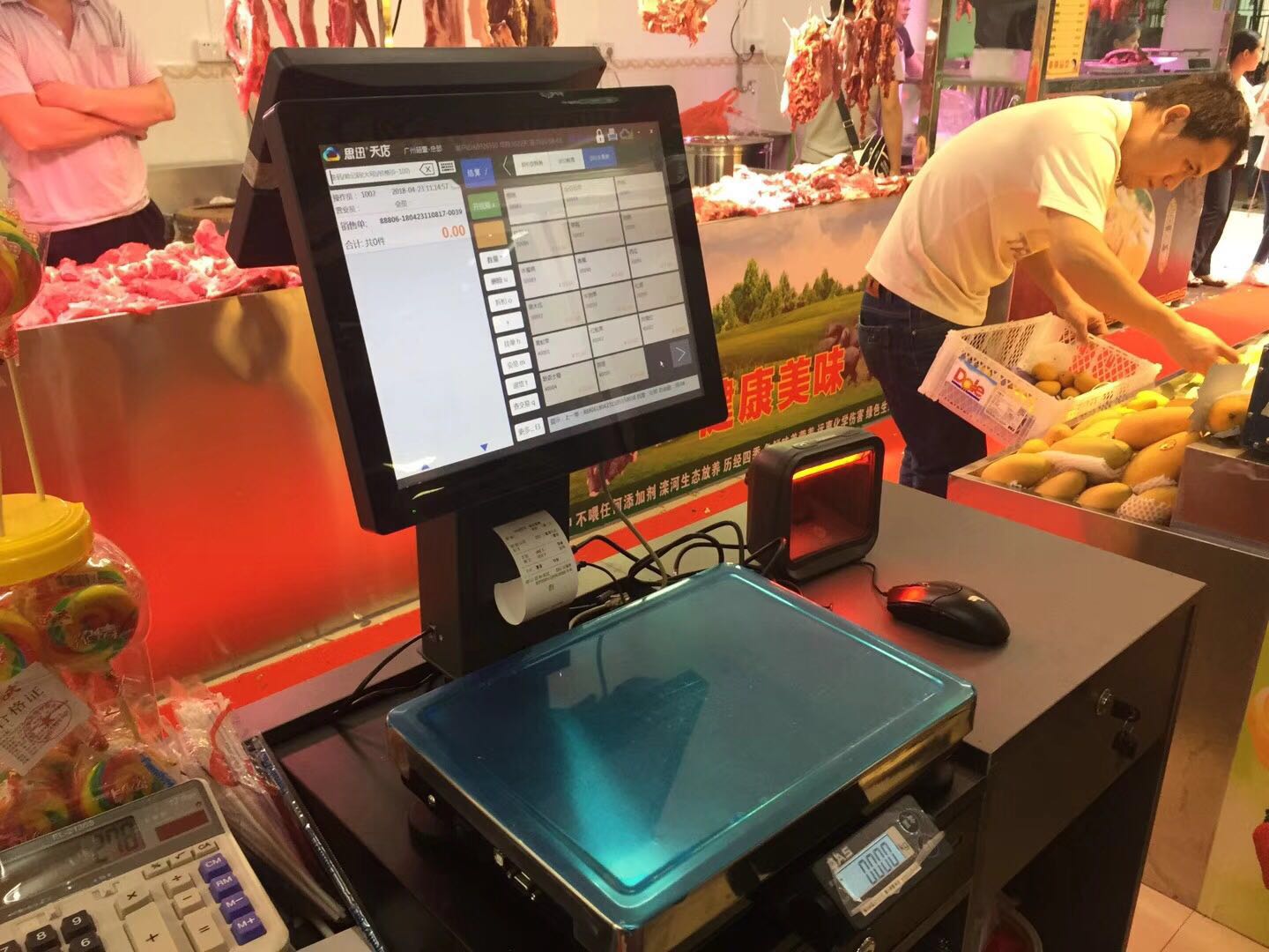 称重收银一体机_提升生鲜零售效率与购物体验  